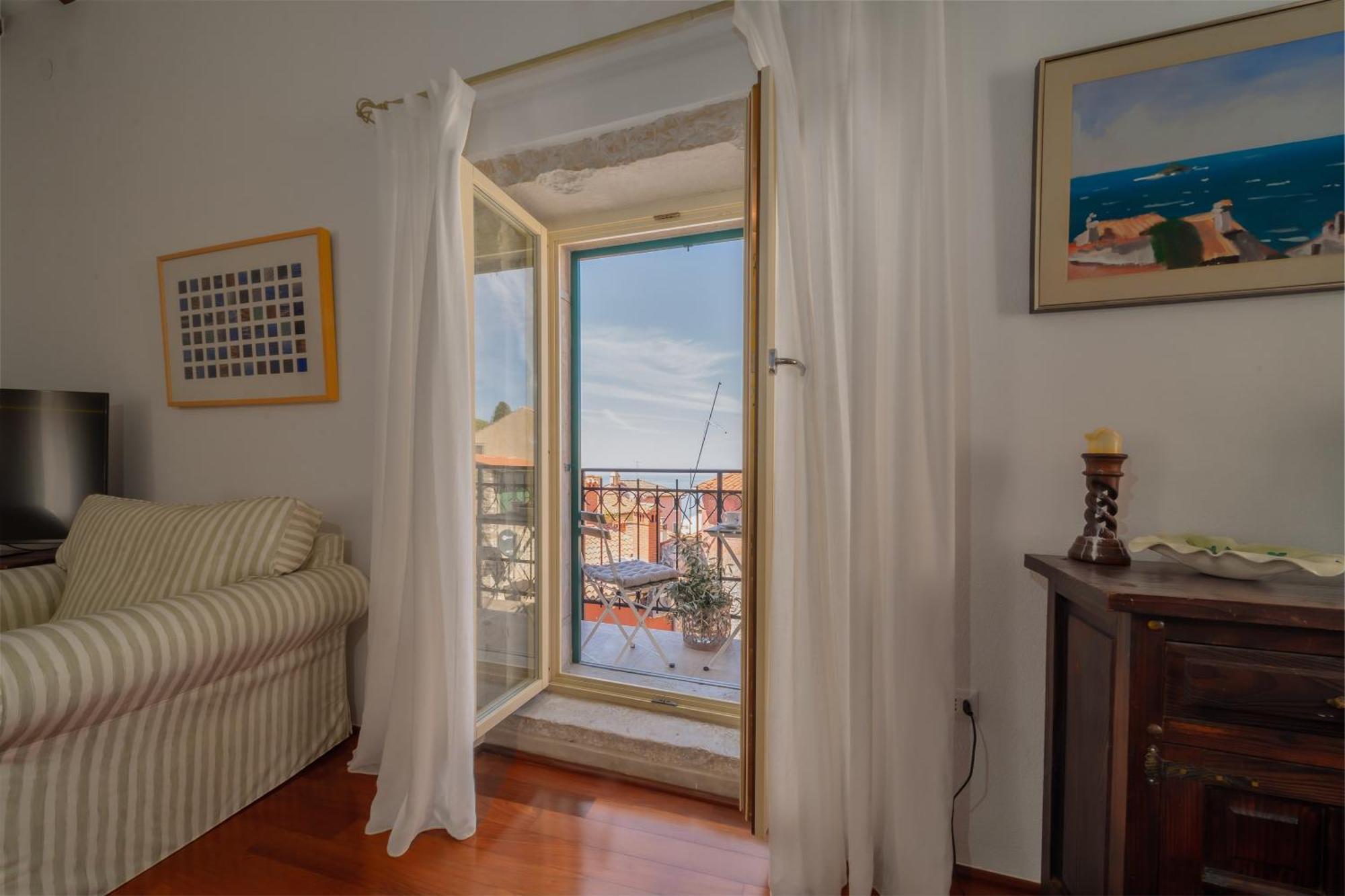 Old Town Seabreeze Residence Ровин Екстериор снимка
