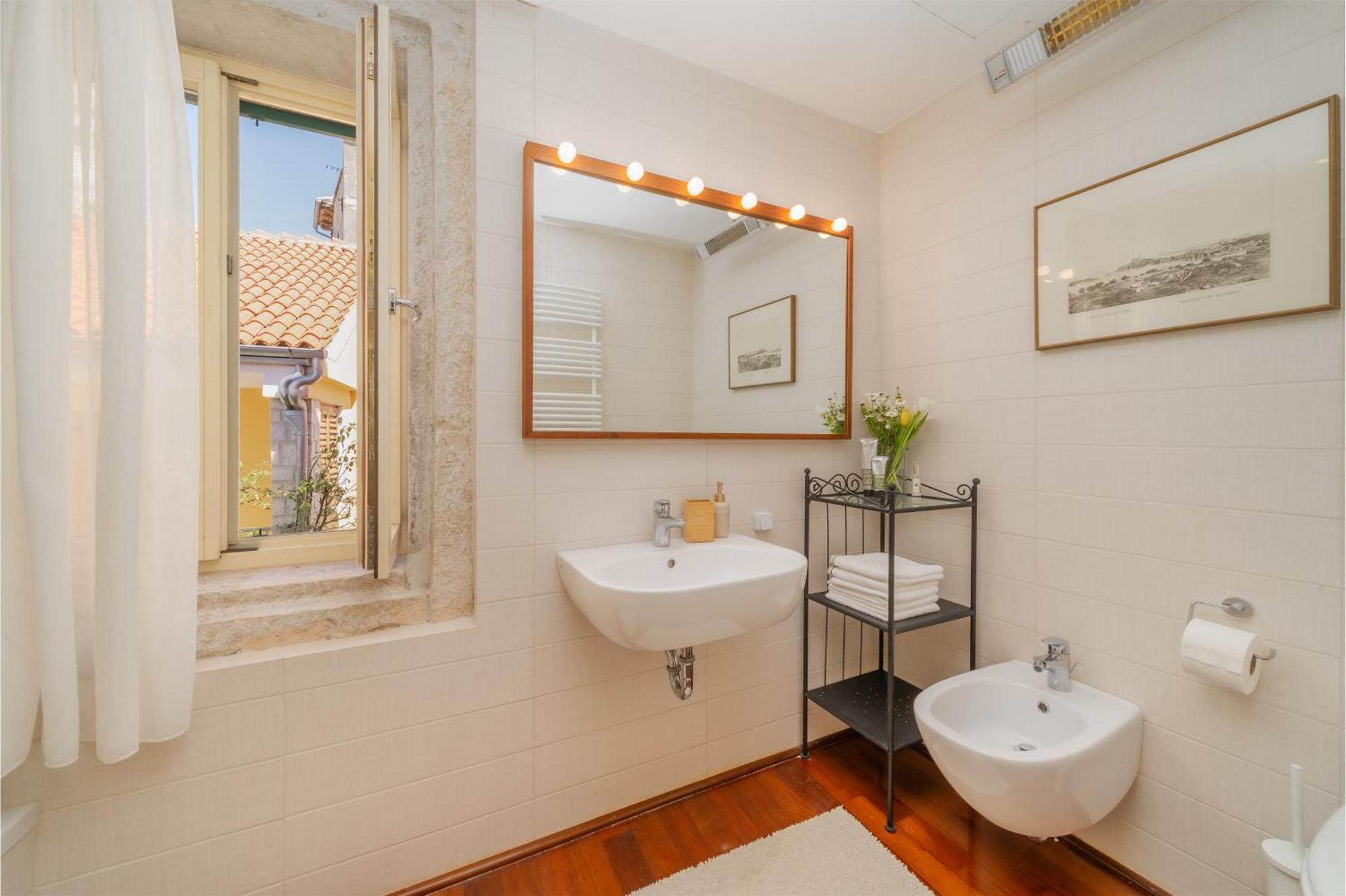 Old Town Seabreeze Residence Ровин Екстериор снимка