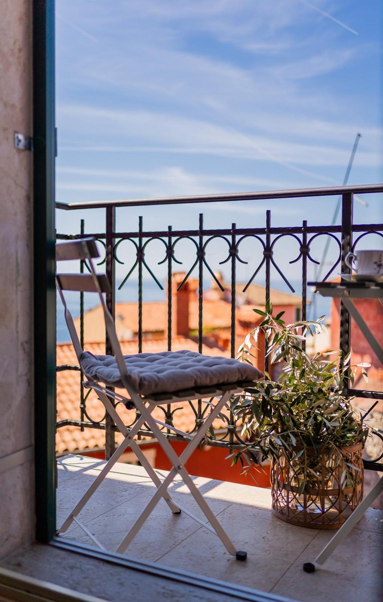 Old Town Seabreeze Residence Ровин Екстериор снимка