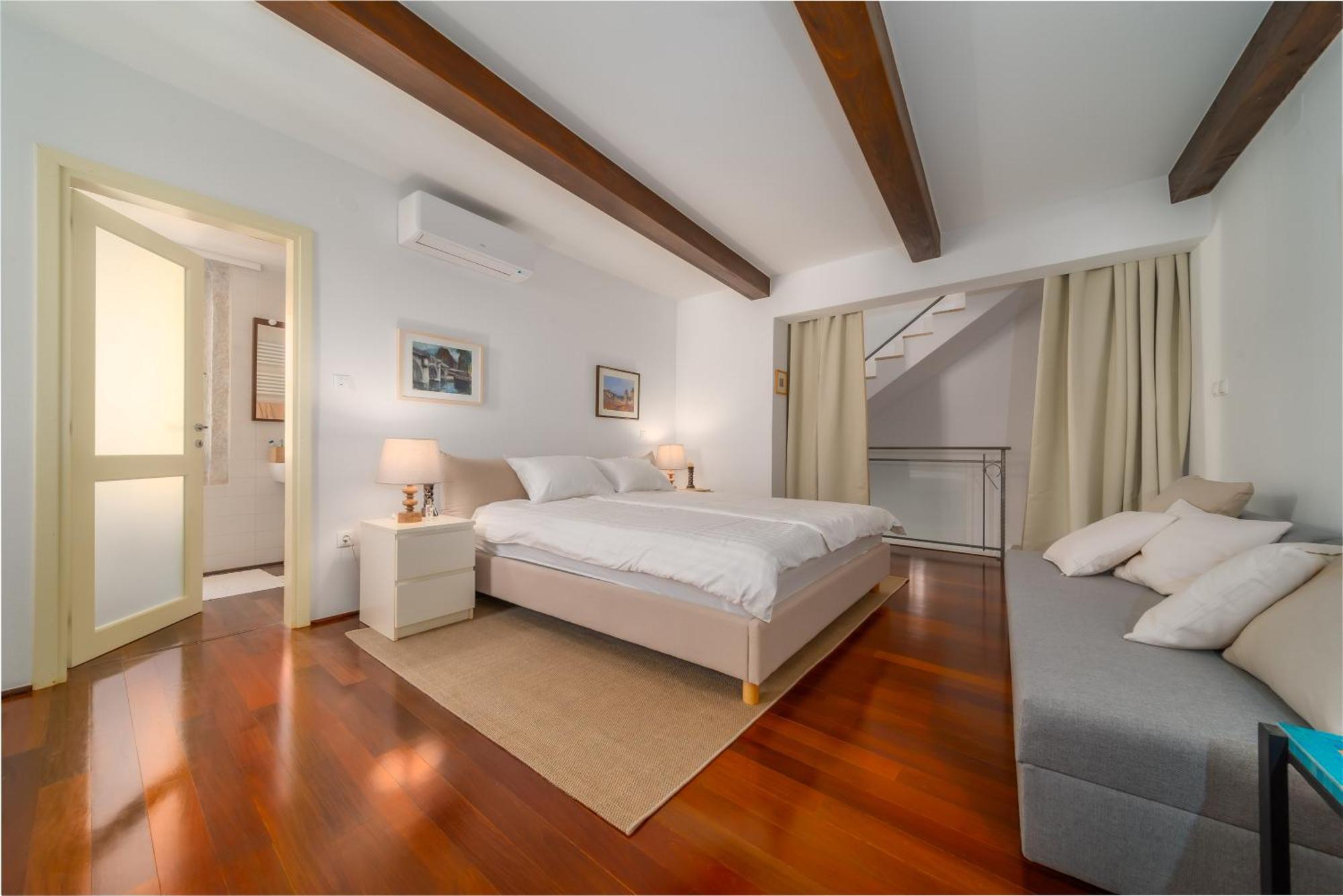 Old Town Seabreeze Residence Ровин Екстериор снимка